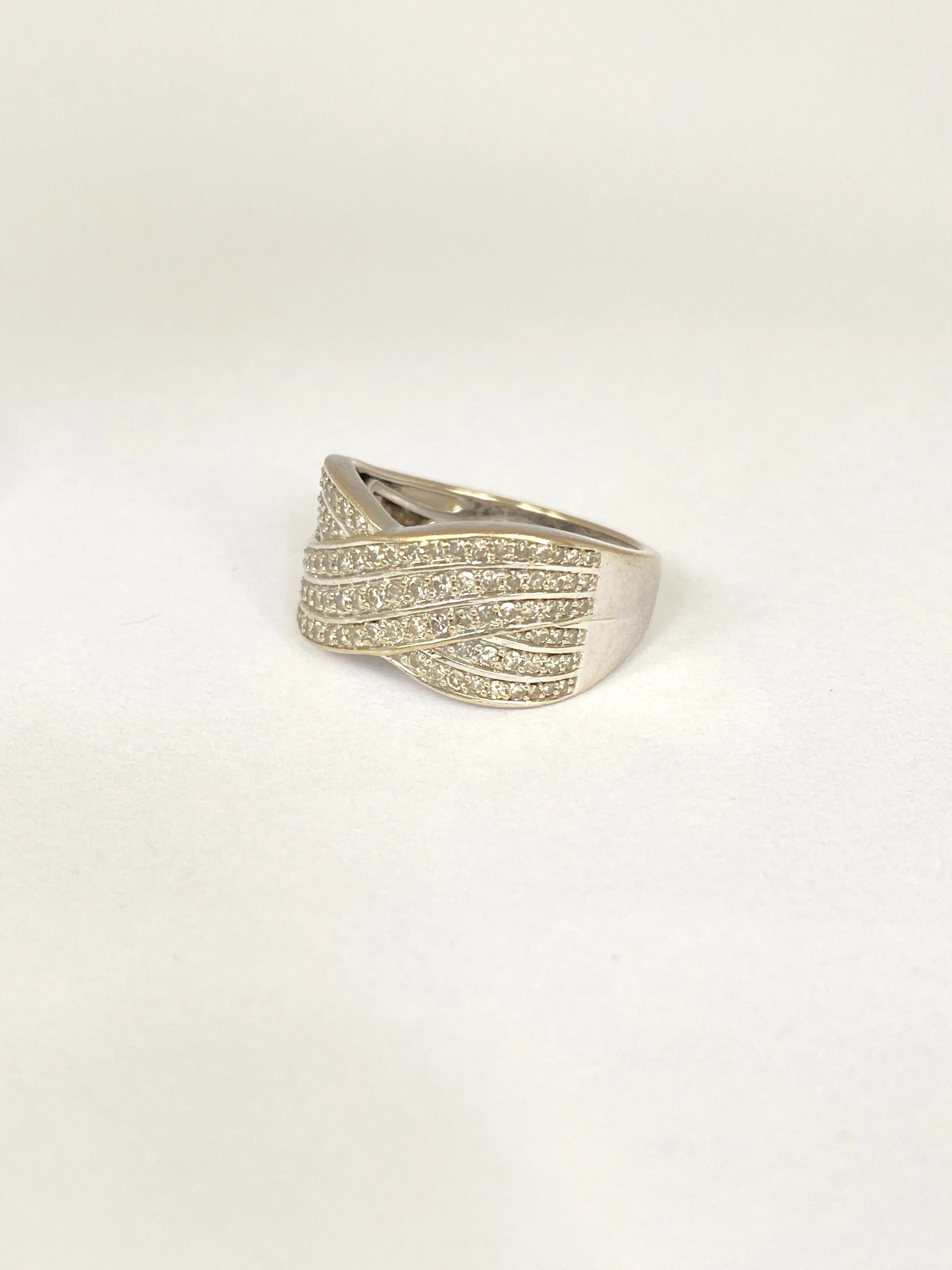 18ct White Gold, Art Deco Diamond Kiss Ring (0.50ct and 5.96g)