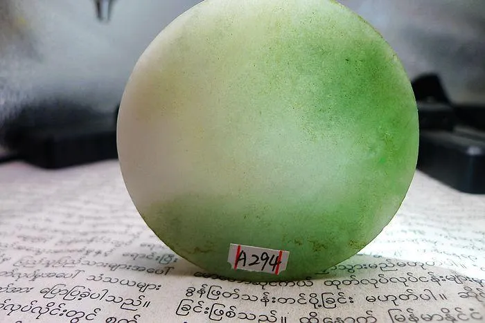 Natural Jade Rough Jadeite Raw (122g,5.65X1.45cm)