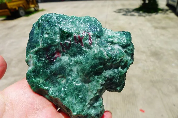 Natural Jade Rough Jadeite Raw (357g,9.3X7.9X3.3cm)