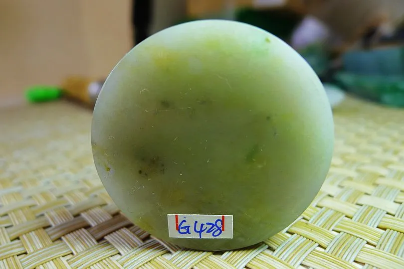 Natural Jade Rough Jadeite Raw (70g,4.1X4.4X1.55cm)