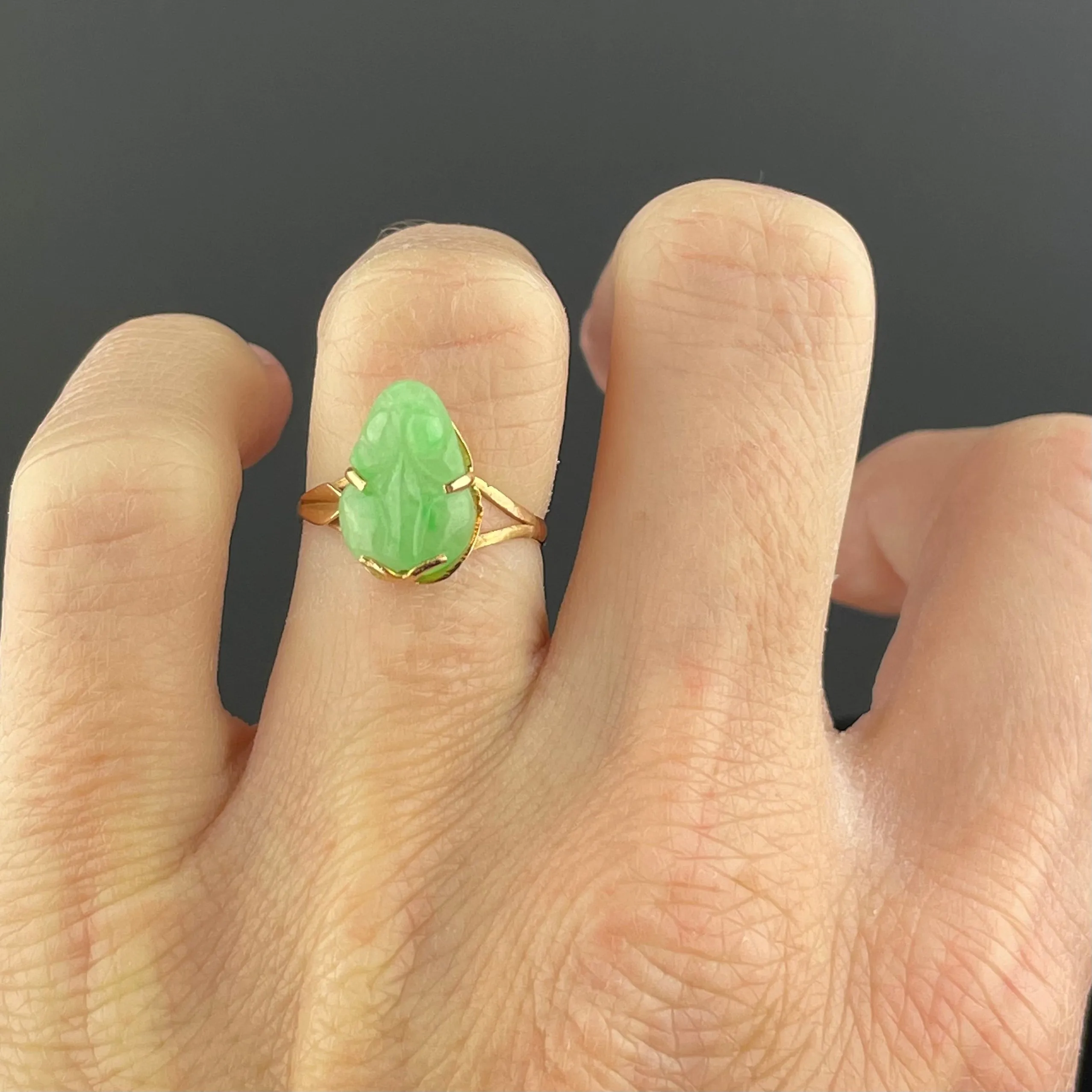 Vintage 10K Gold Carved Jade Frog Ring