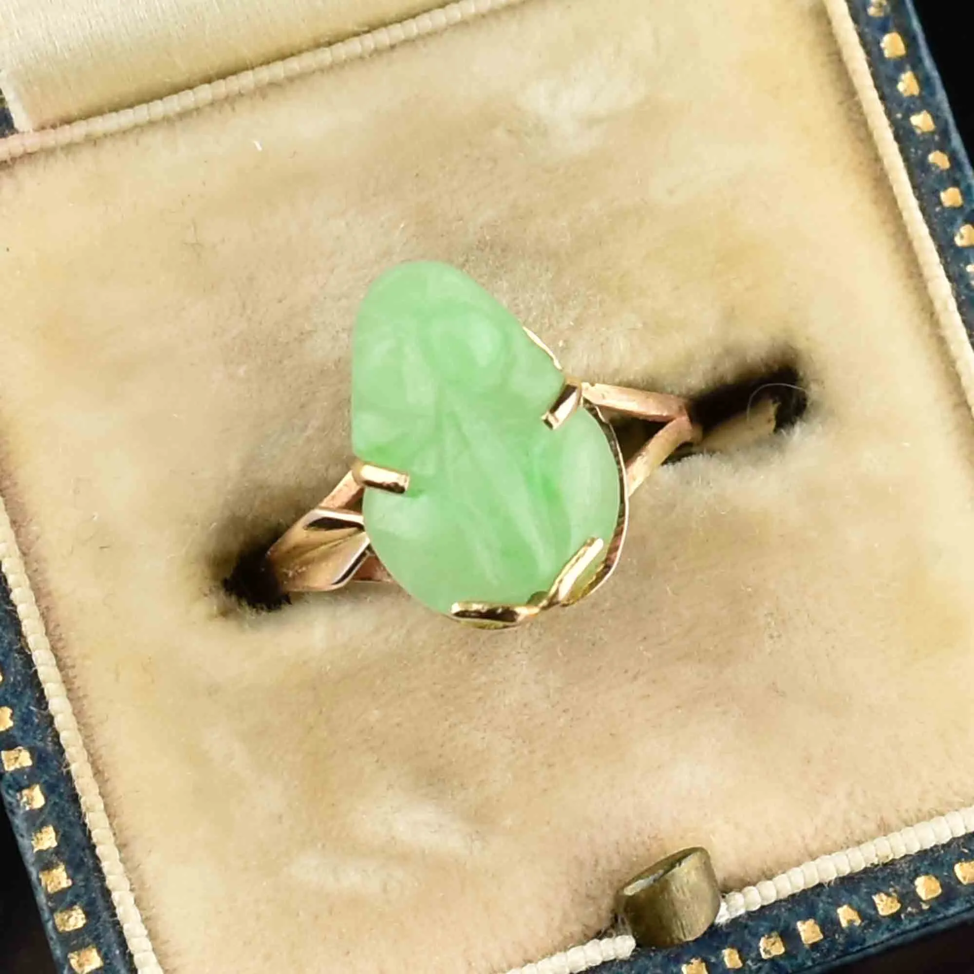 Vintage 10K Gold Carved Jade Frog Ring